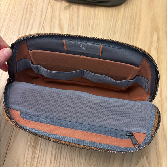Bellroy Desk Caddy (bronze) - Picture 4 of 6